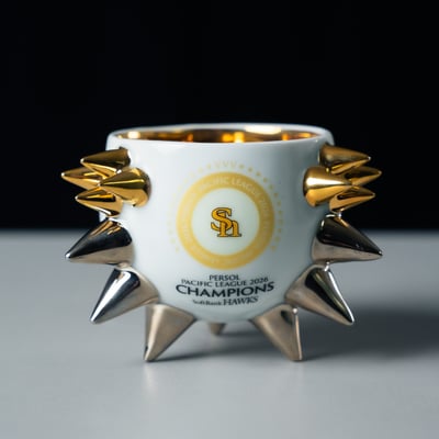 【数量限定受注】２６リーグ優勝記念　古賀崇洋氏コラボ　SPIKY SAKE CUP Graffiti ※お届け予定時期ご確認の上ご購入をお願いします